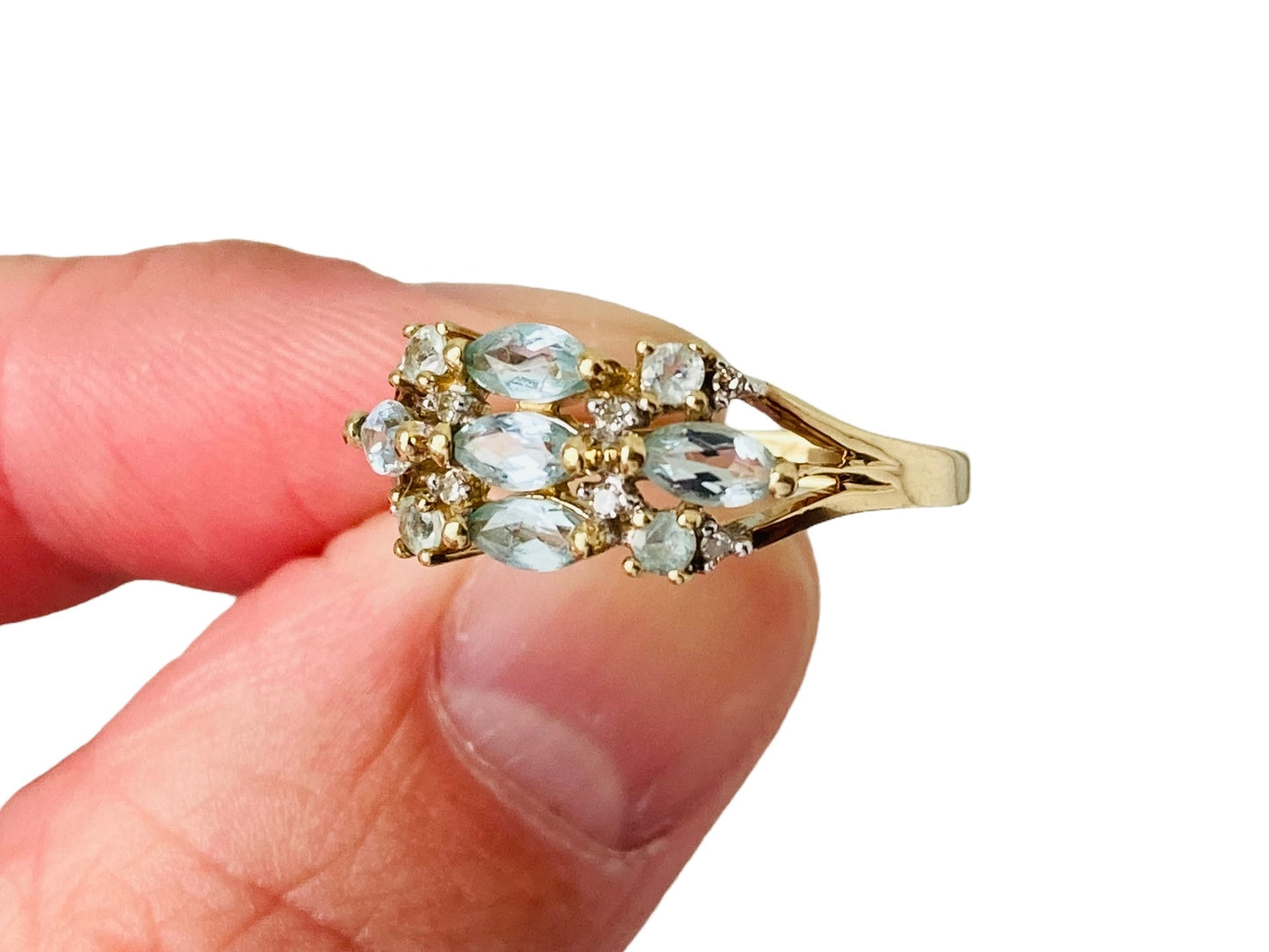 9ct Gold Aquamarine & Diamond Ring