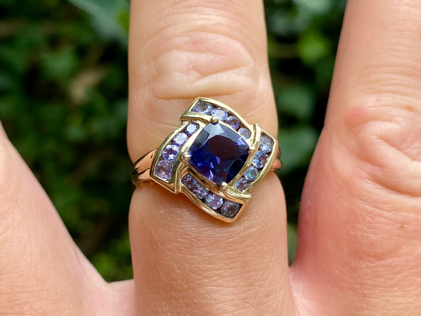 9ct Gold Iolite & Tanzanite Ring