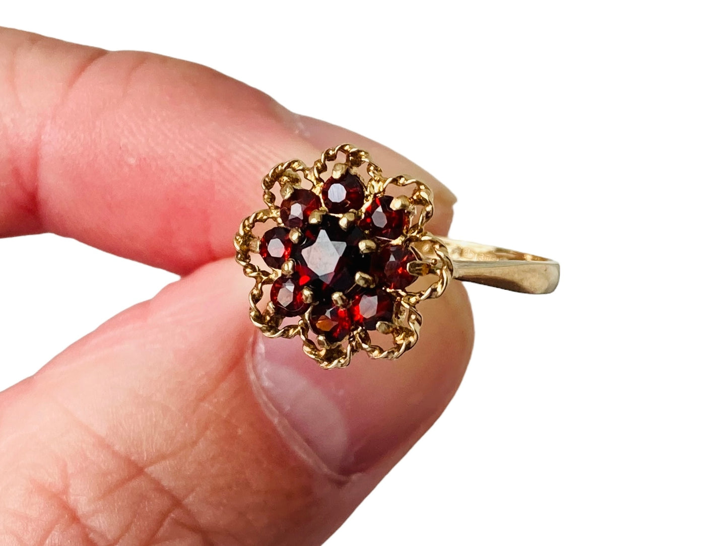 Vintage 9ct Gold Garnet Ring