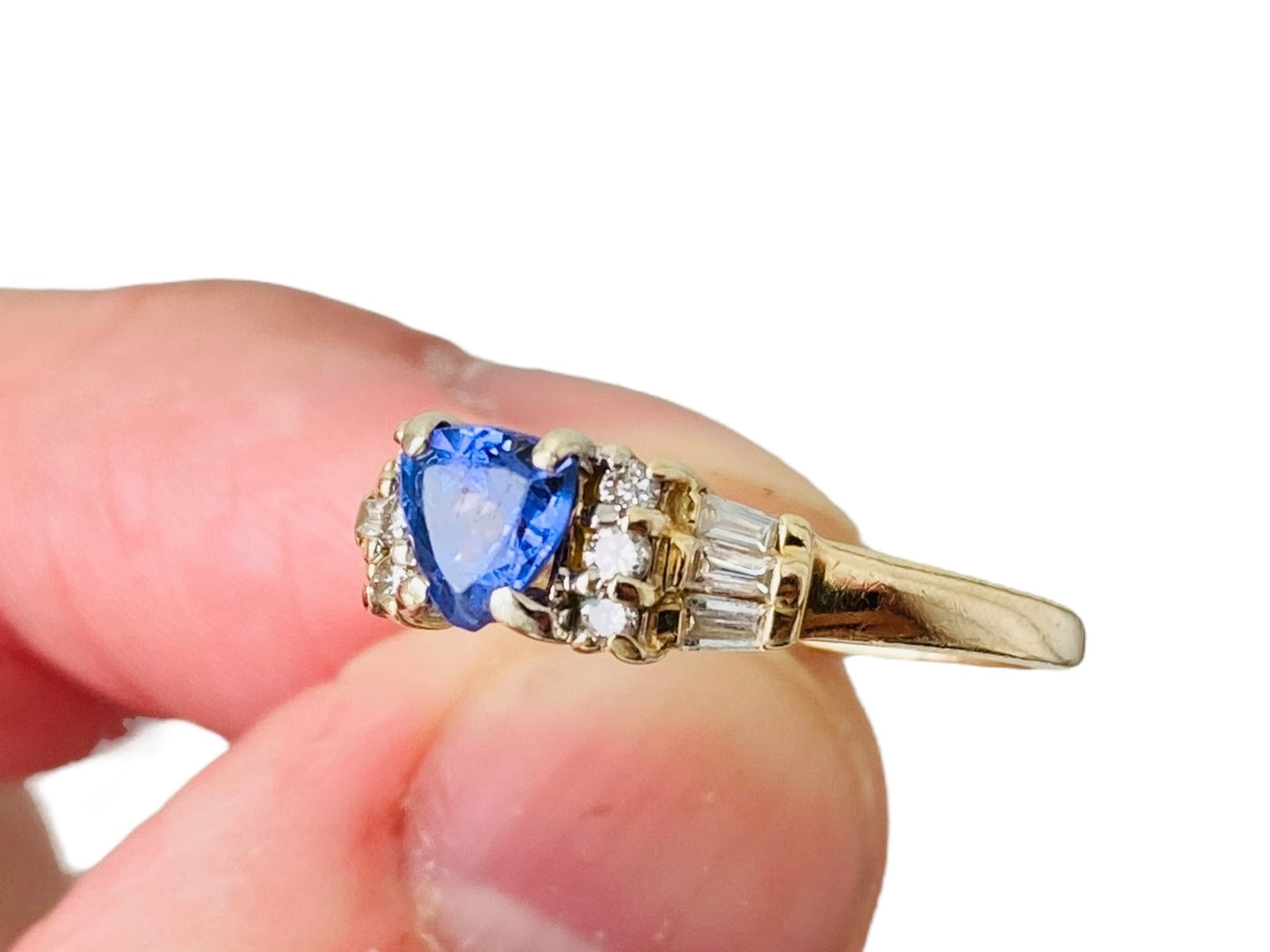 14ct Gold Tanzanite & Diamond Ring