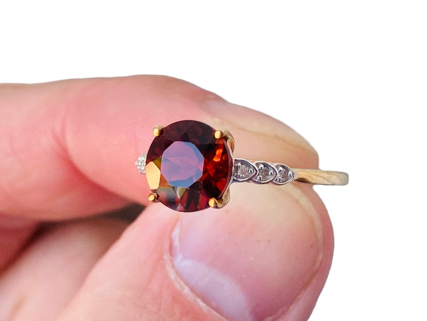 9ct Gold Garnet & Diamond Ring