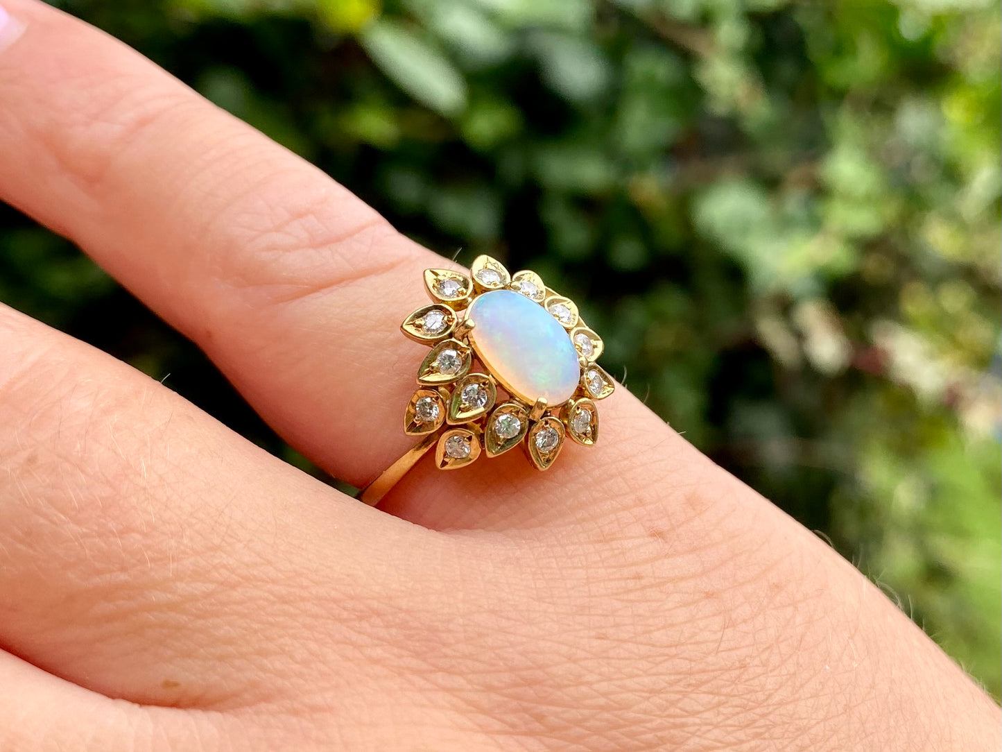 Vintage 18ct Gold Opal & Diamond Ring