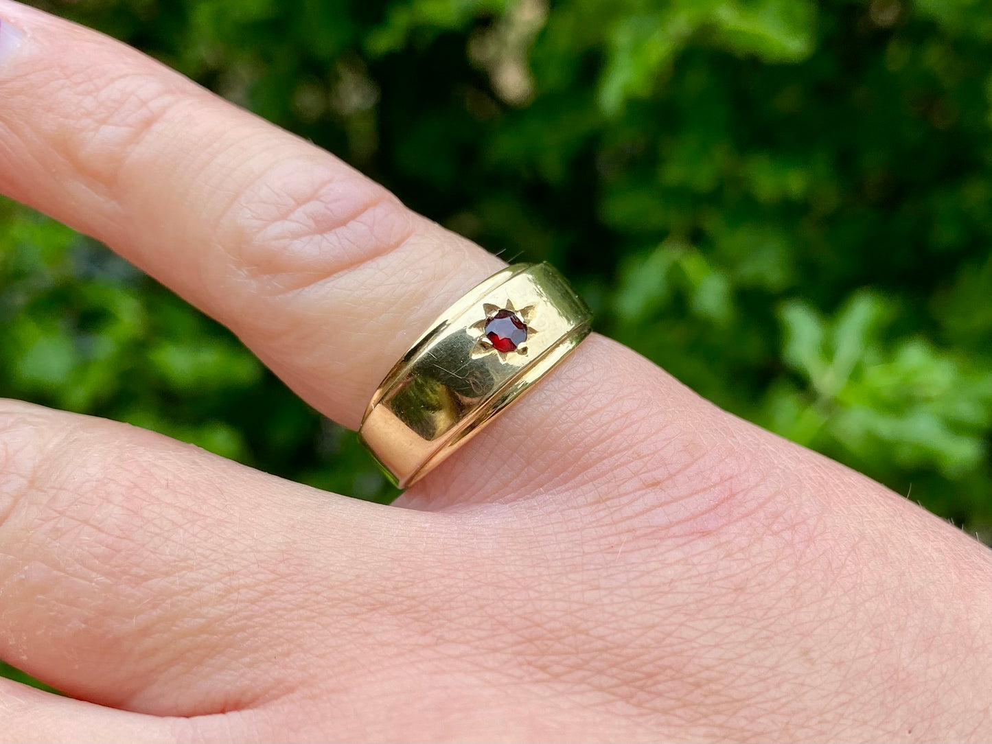 Vintage 9ct Gold Garnet Ring