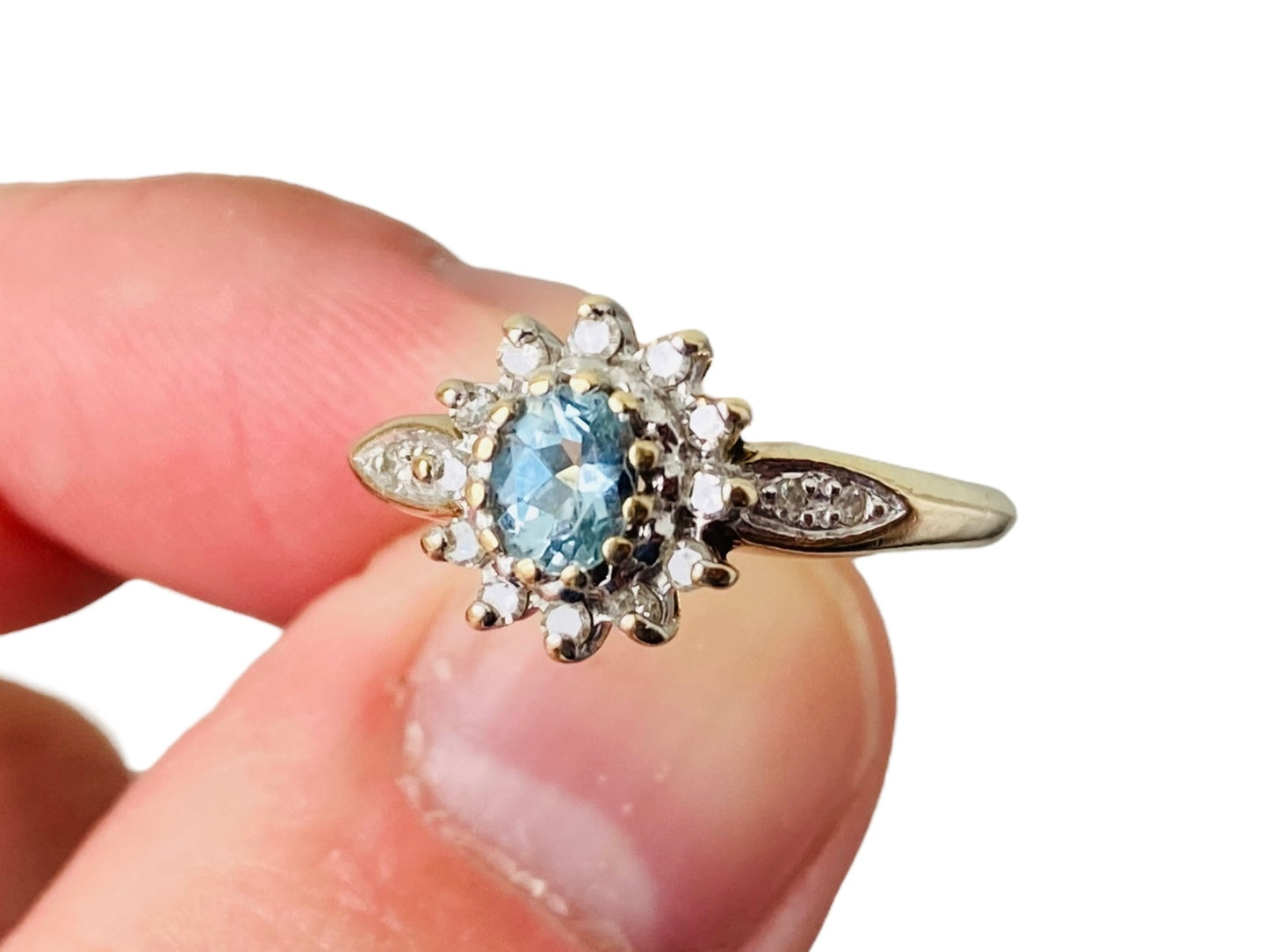 9ct Gold Aquamarine & Diamond Ring