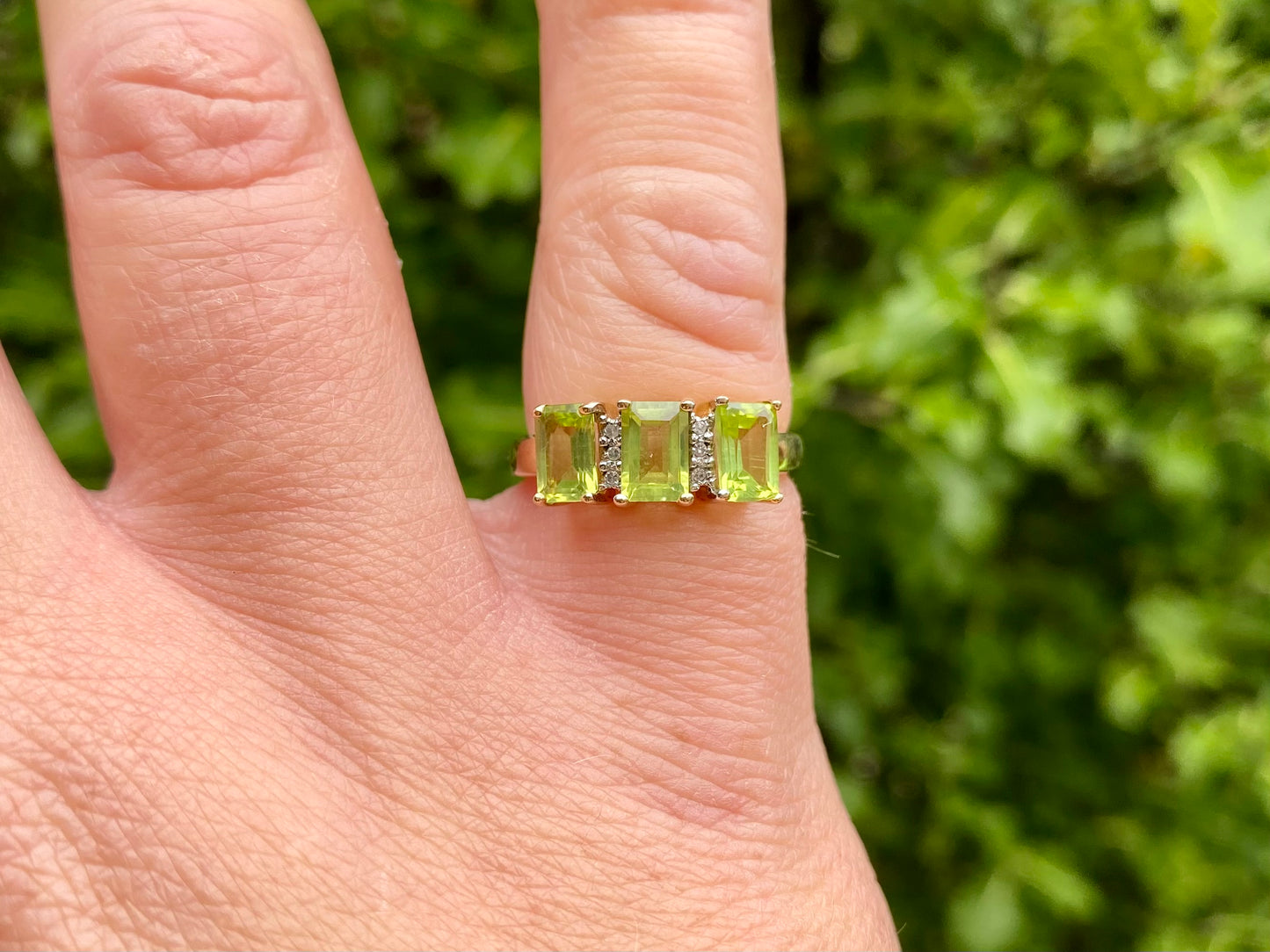 9ct Gold Peridot & Diamond Ring