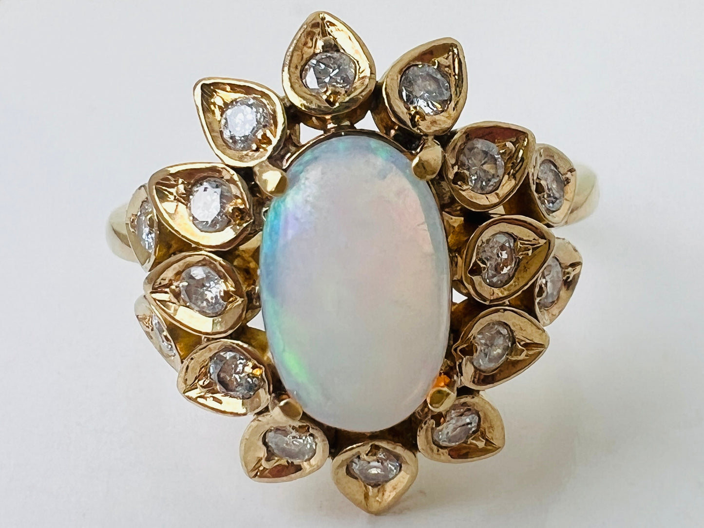Vintage 18ct Gold Opal & Diamond Ring