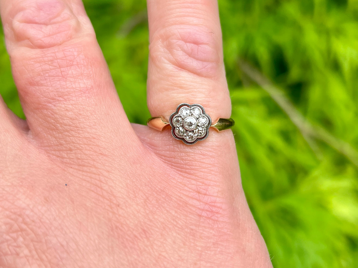 Antique 18ct Gold Diamond Daisy Ring