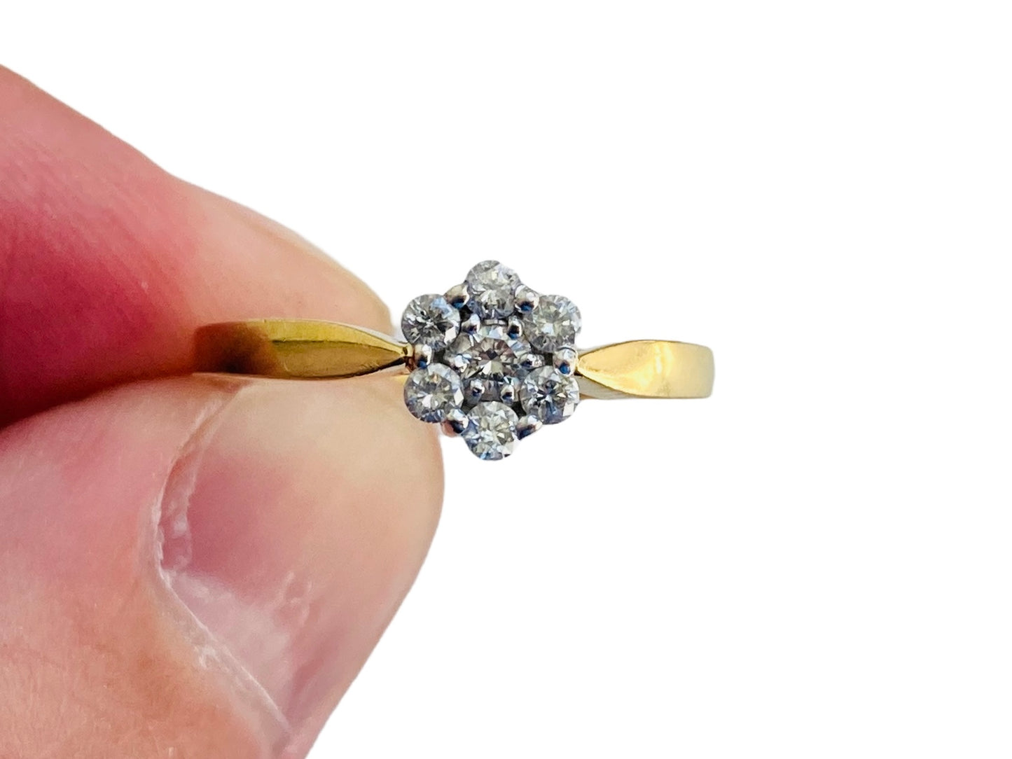 18ct Gold Diamond Daisy Ring
