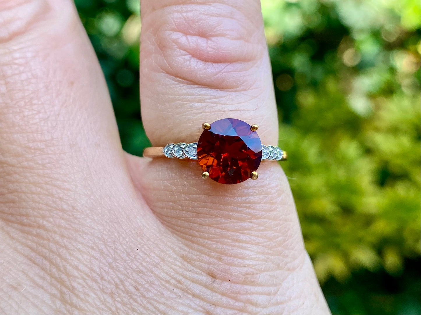 9ct Gold Garnet & Diamond Ring
