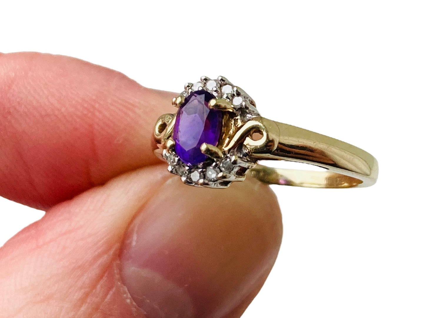 9ct Gold Amethyst & Diamond Ring