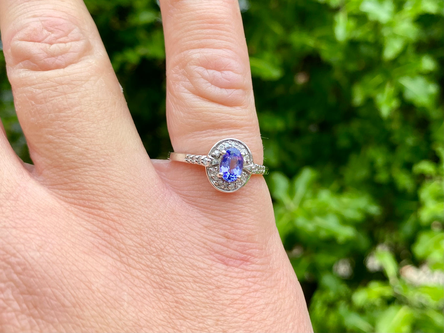 9ct Gold Tanzanite & Diamond Ring