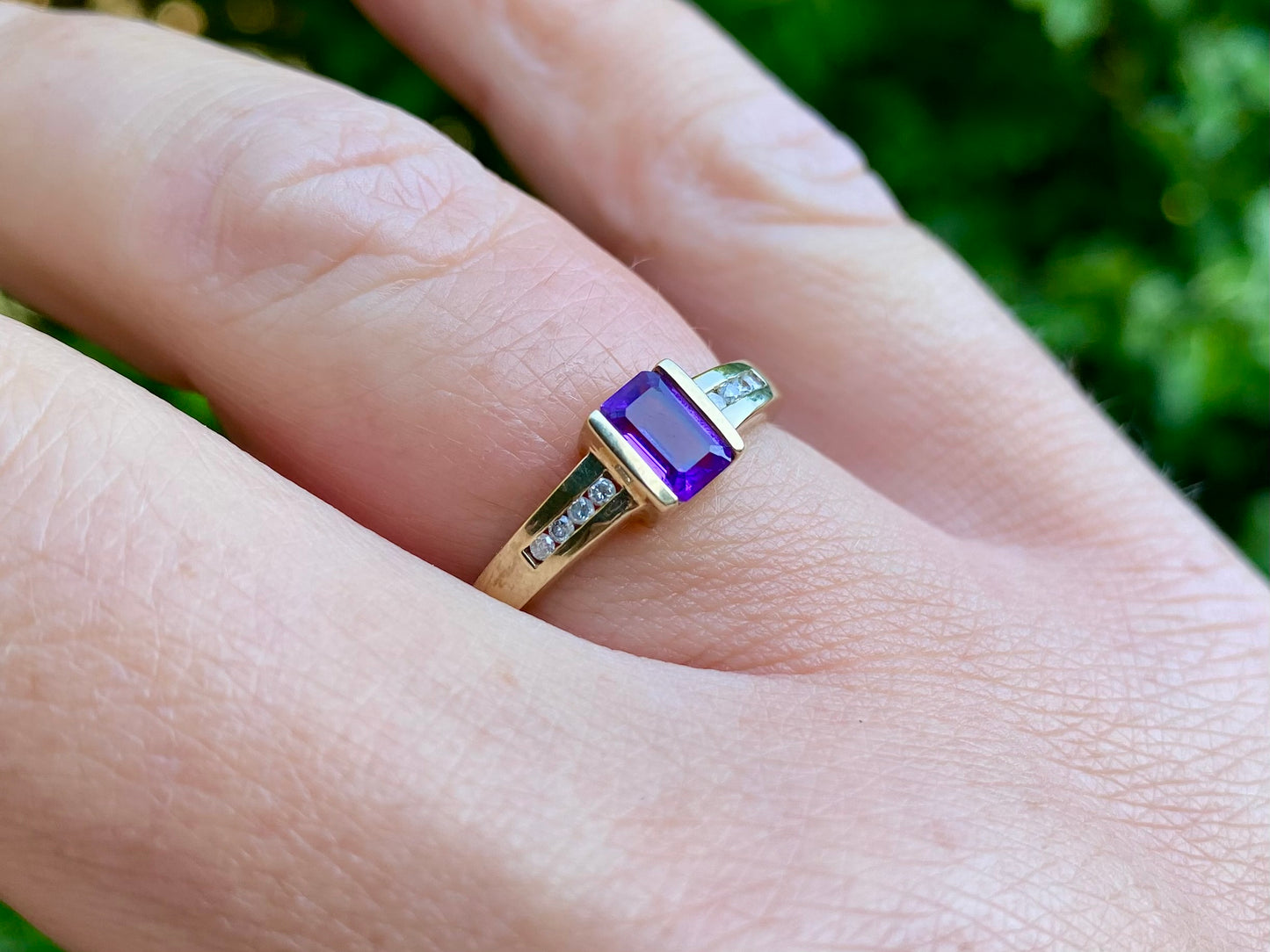 9ct Gold Amethyst & Diamond Ring