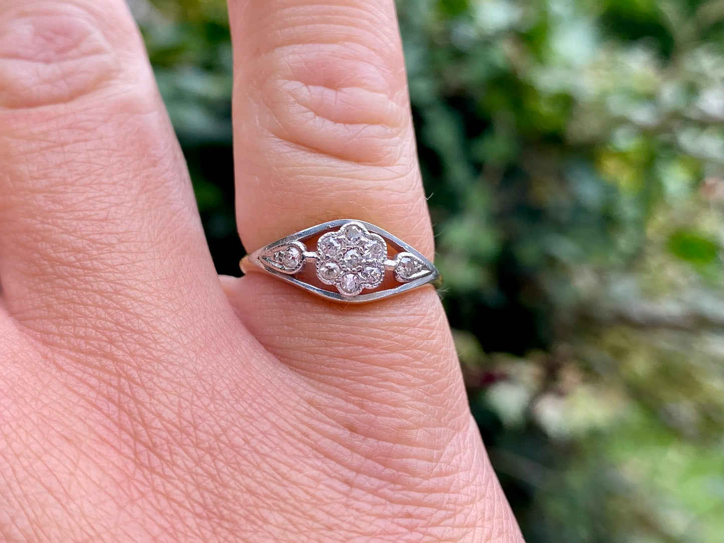 Antique 18ct Gold Diamond Daisy Ring