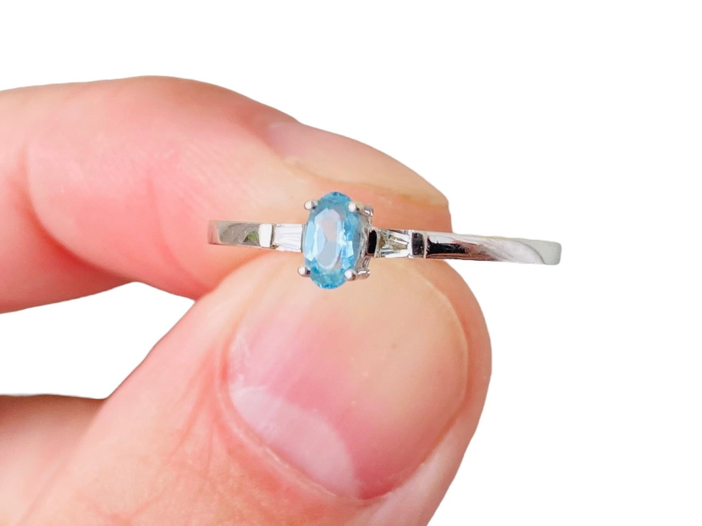 18ct Gold Aquamarine & Dimaond Ring
