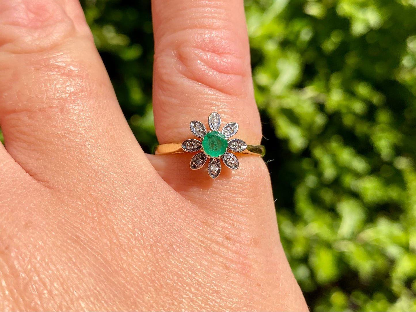 Vintage 18ct Gold Emerald & Diamond Ring