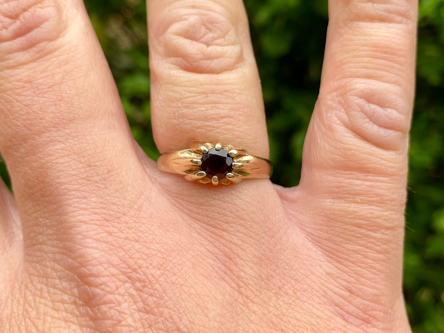 Vintage 9ct Gold Garnet Ring