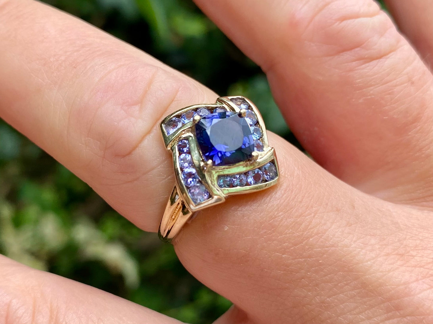9ct Gold Iolite & Tanzanite Ring