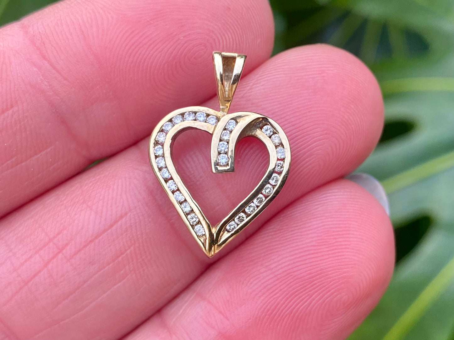 9ct Gold Diamond Heart Pendant