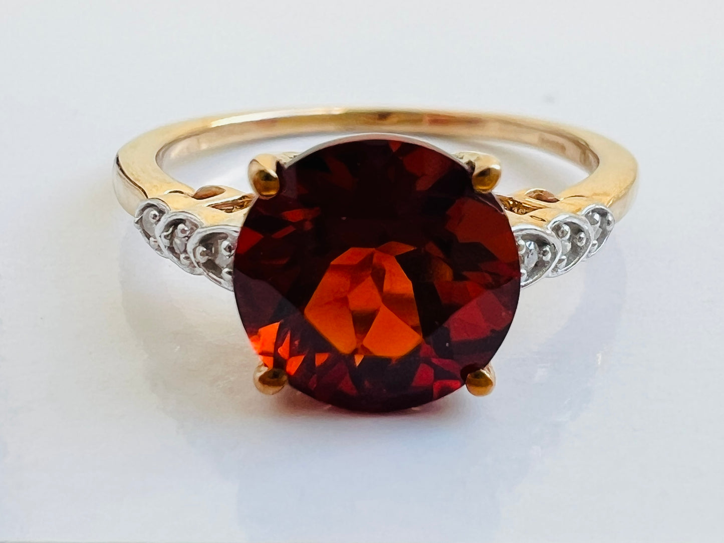 9ct Gold Garnet & Diamond Ring