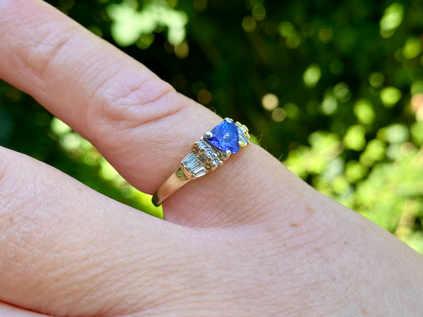 14ct Gold Tanzanite & Diamond Ring