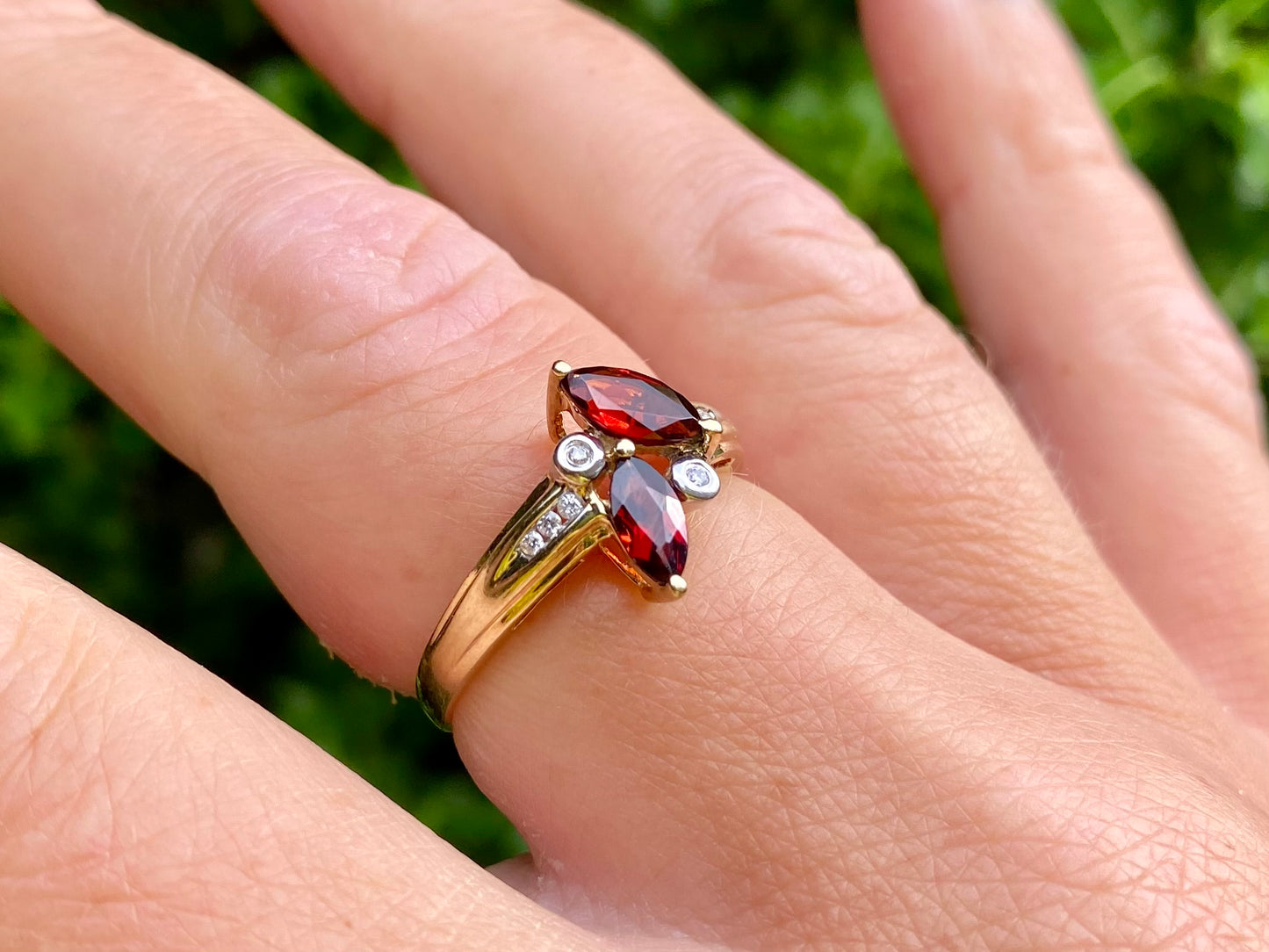 9ct Gold Garnet & Diamond Ring