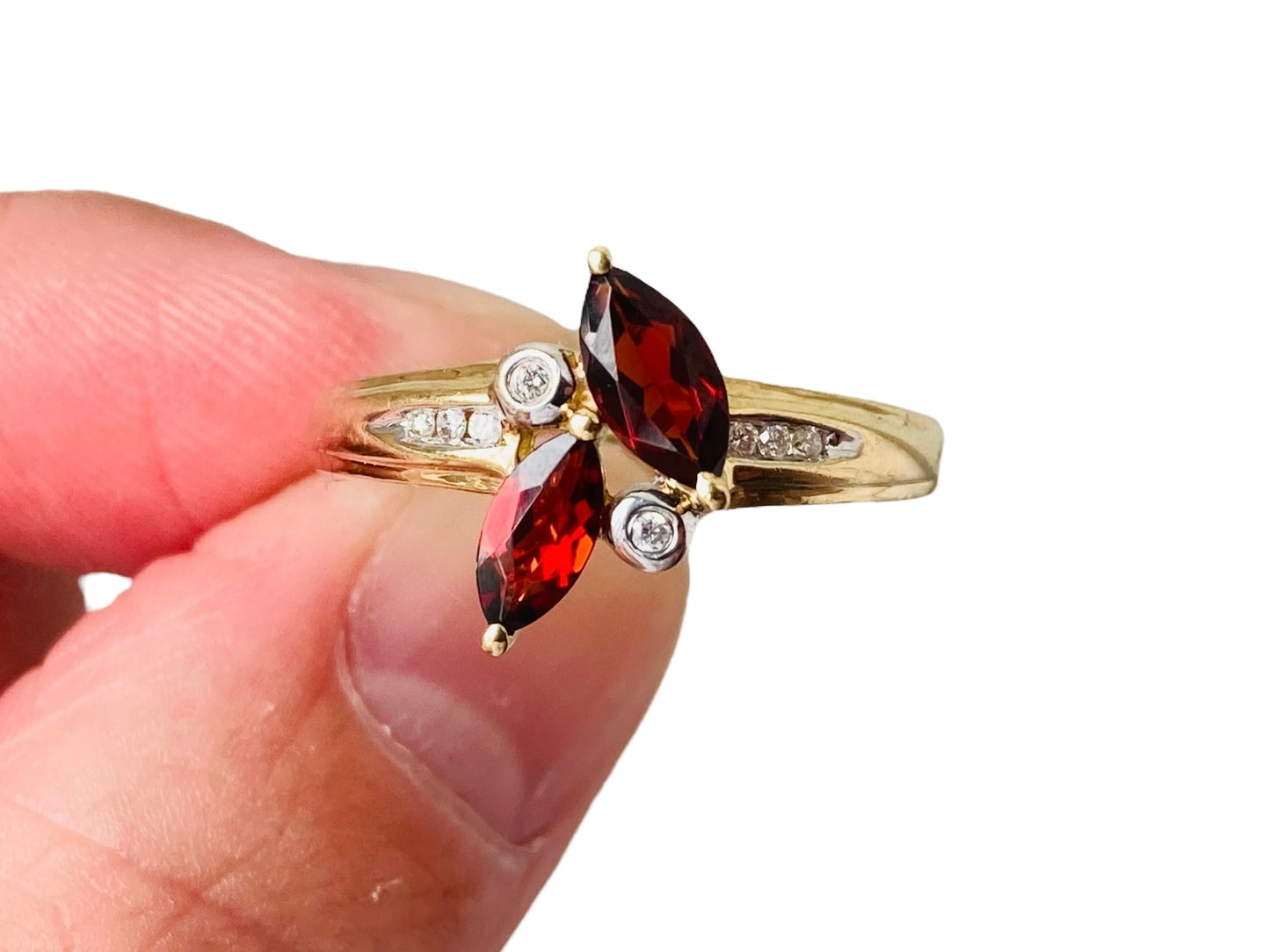 9ct Gold Garnet & Diamond Ring
