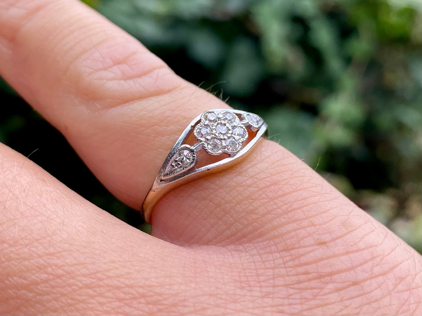 Antique 18ct Gold Diamond Daisy Ring