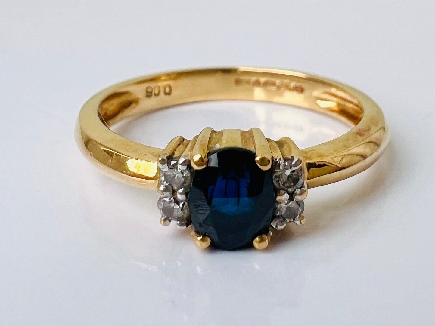 18ct Gold Sapphire & Diamond Ring