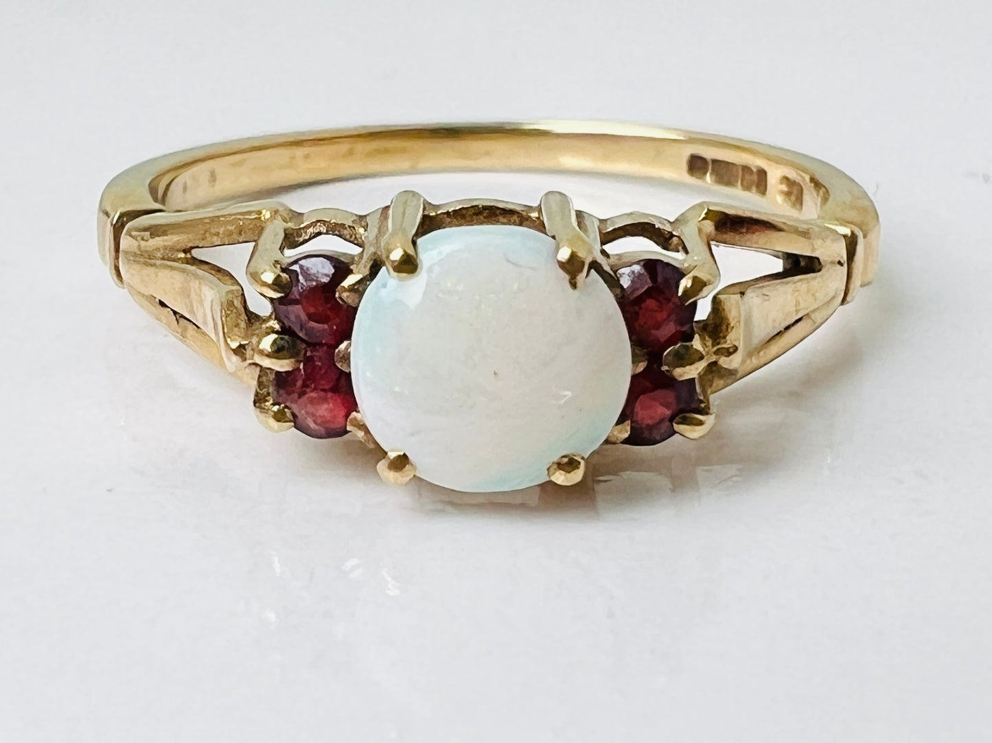 Vintage 9ct Gold Opal & Garnet Ring