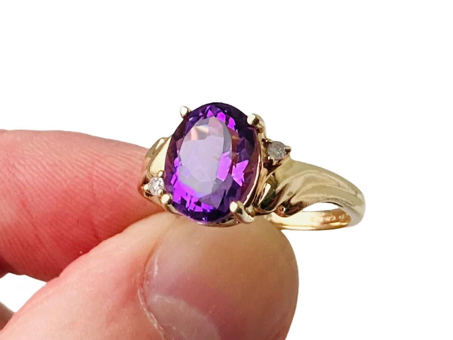 9ct Gold Amethyst & Diamond Ring