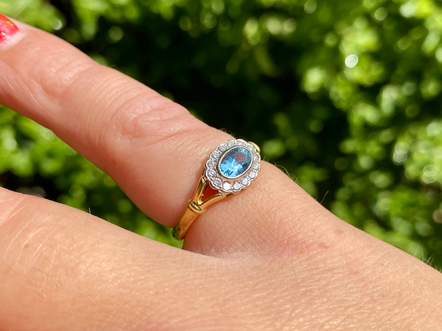 Vintage 18ct Gold Aquamarine & Diamond Ring