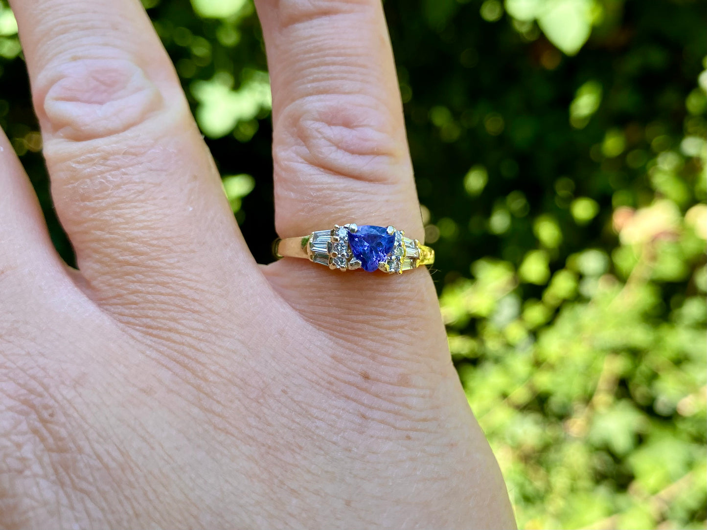 14ct Gold Tanzanite & Diamond Ring