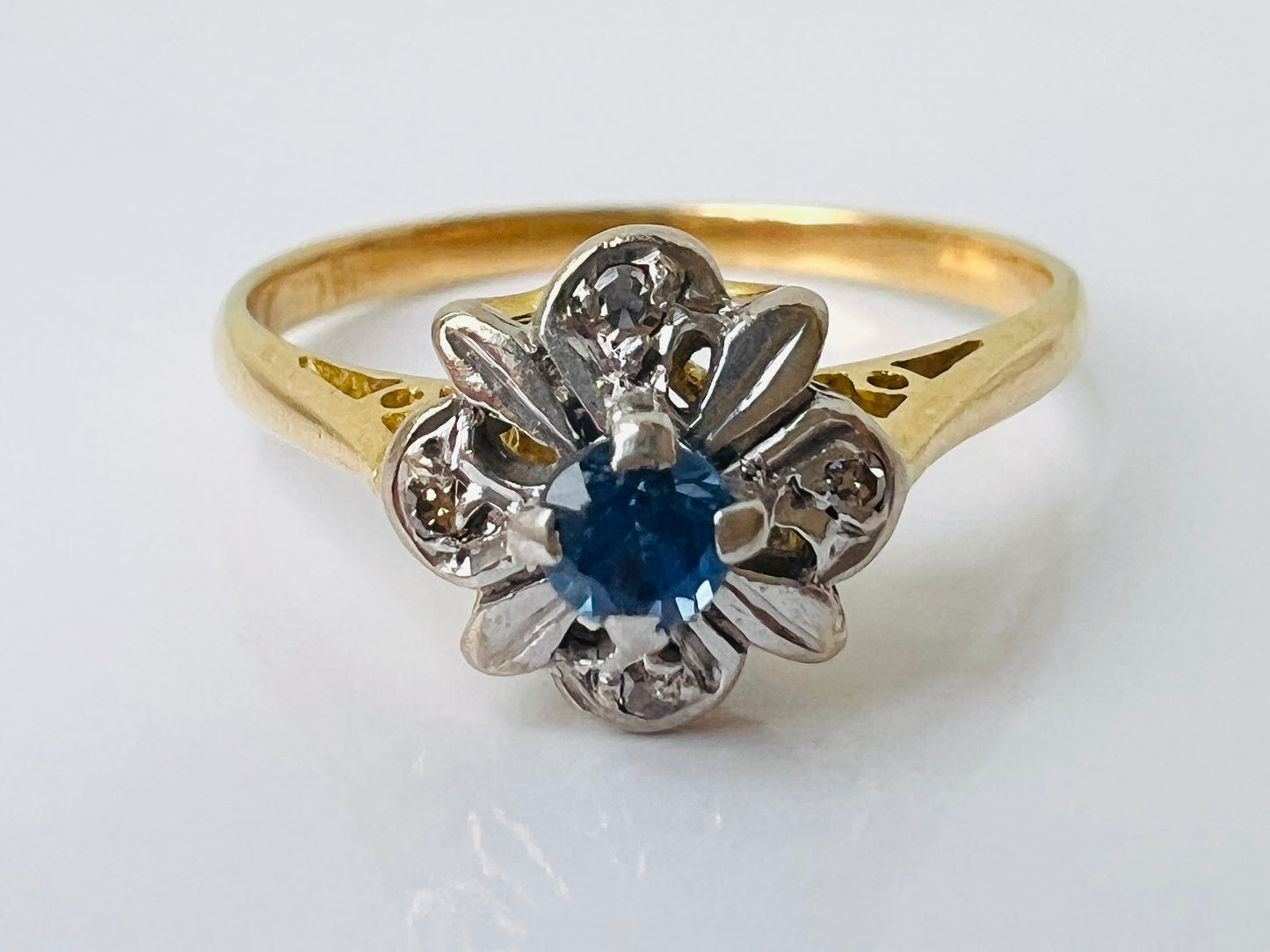 Antique 18ct Gold Sapphire & Diamond Ring