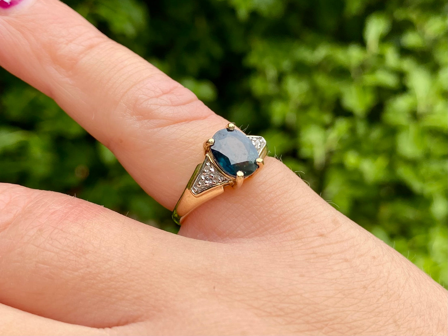 9ct Gold Teal Sapphire & Diamond Ring