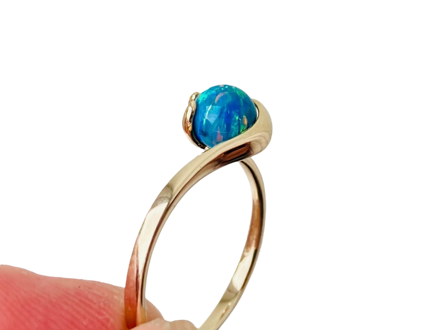 9ct Gold Synthetic Opal Ring