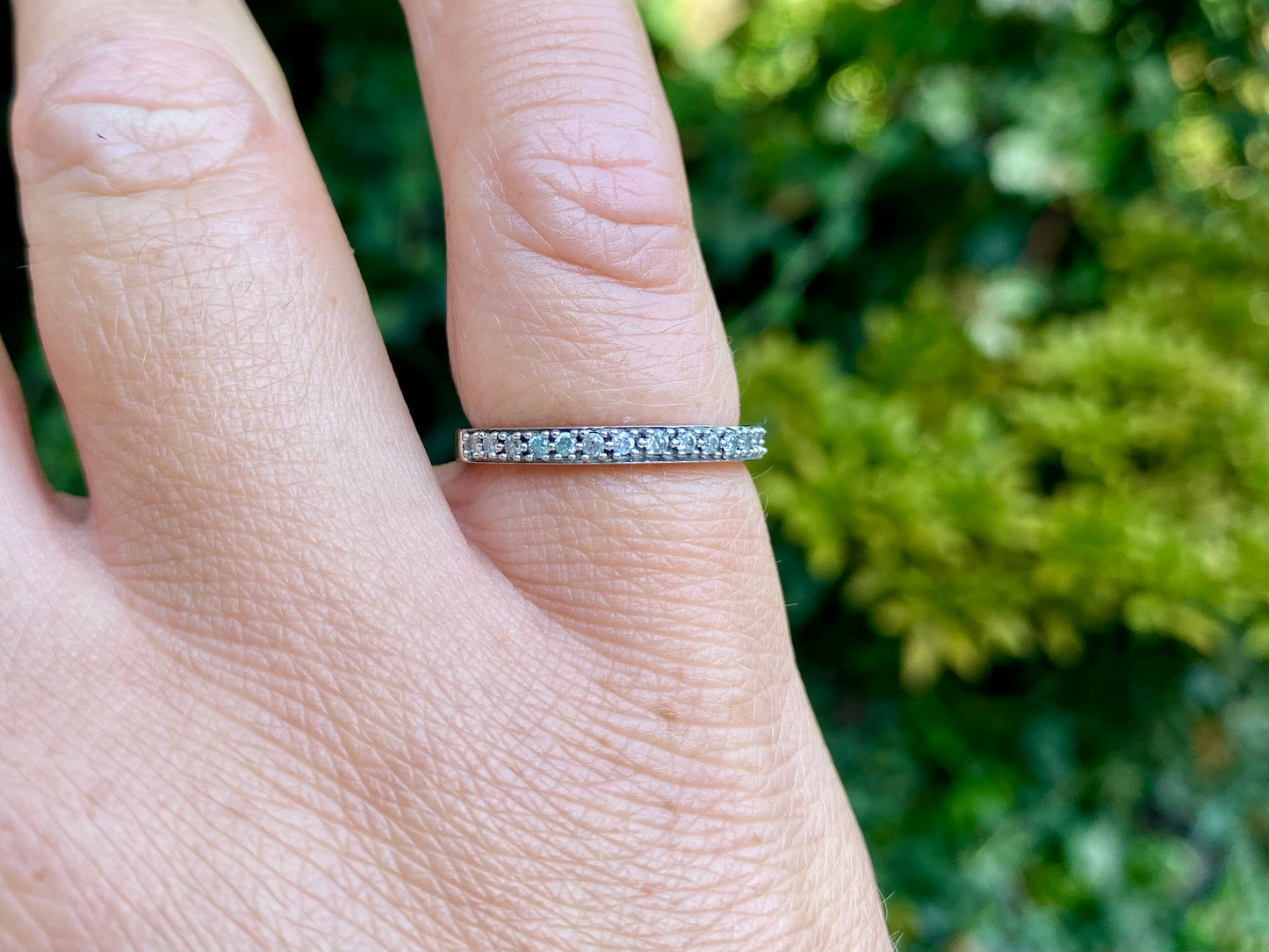 9ct Gold Fourteen-Stone Diamond Ring
