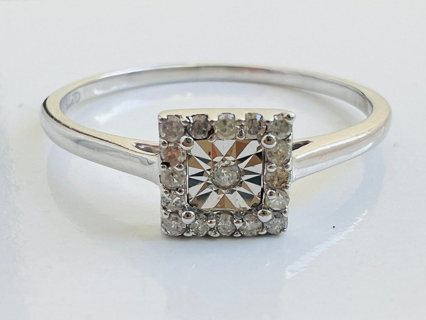 9ct Gold Diamond Ring