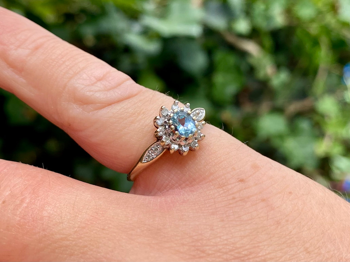 9ct Gold Aquamarine & Diamond Ring