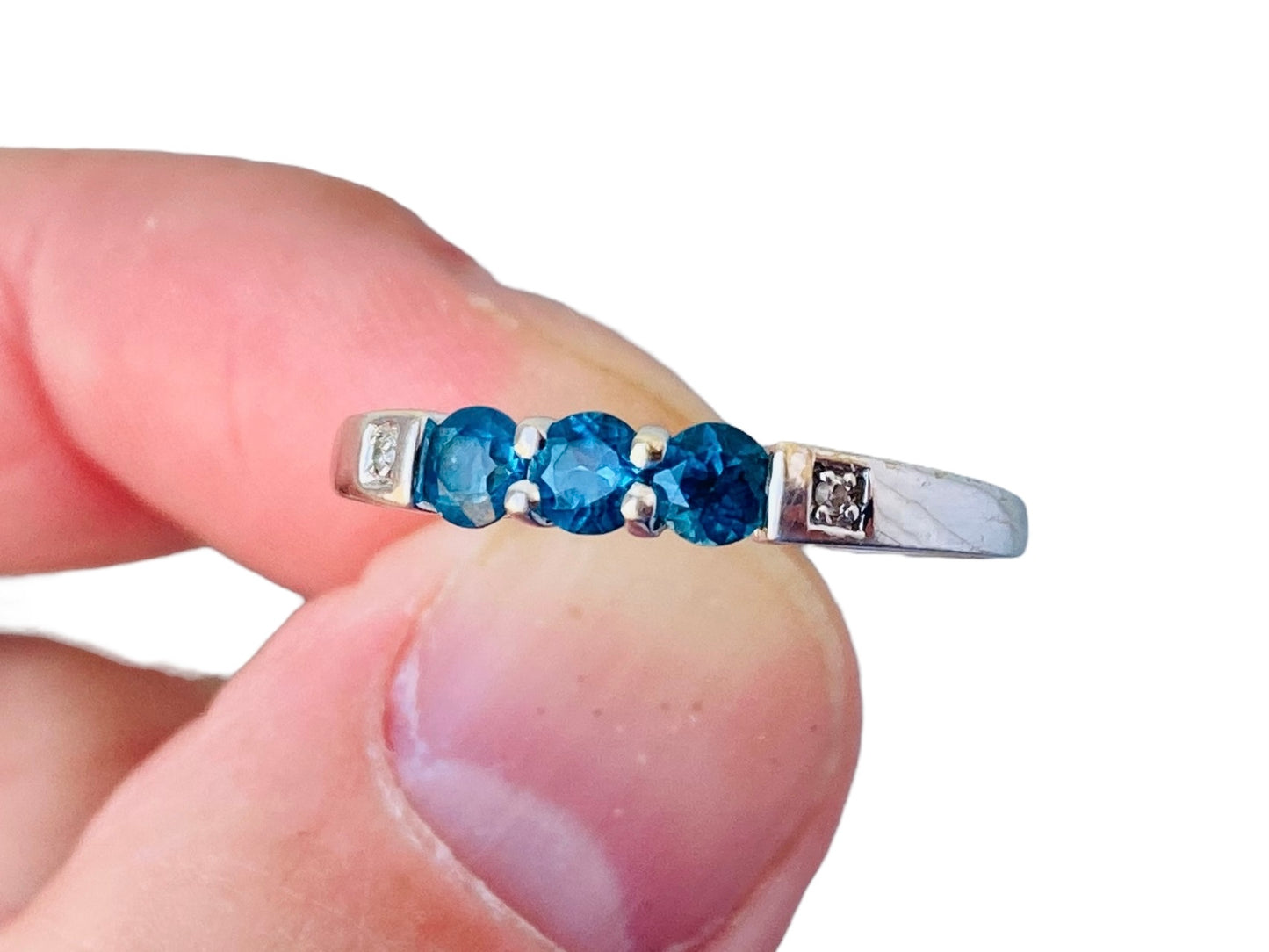 9ct Gold Apatite & Diamond Ring