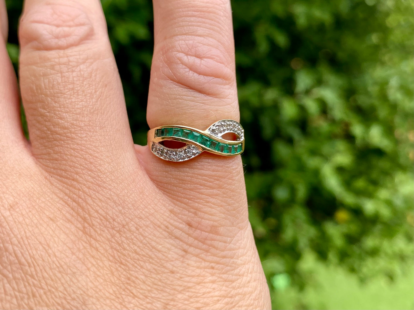 9ct Gold Emerald & Diamond Ring