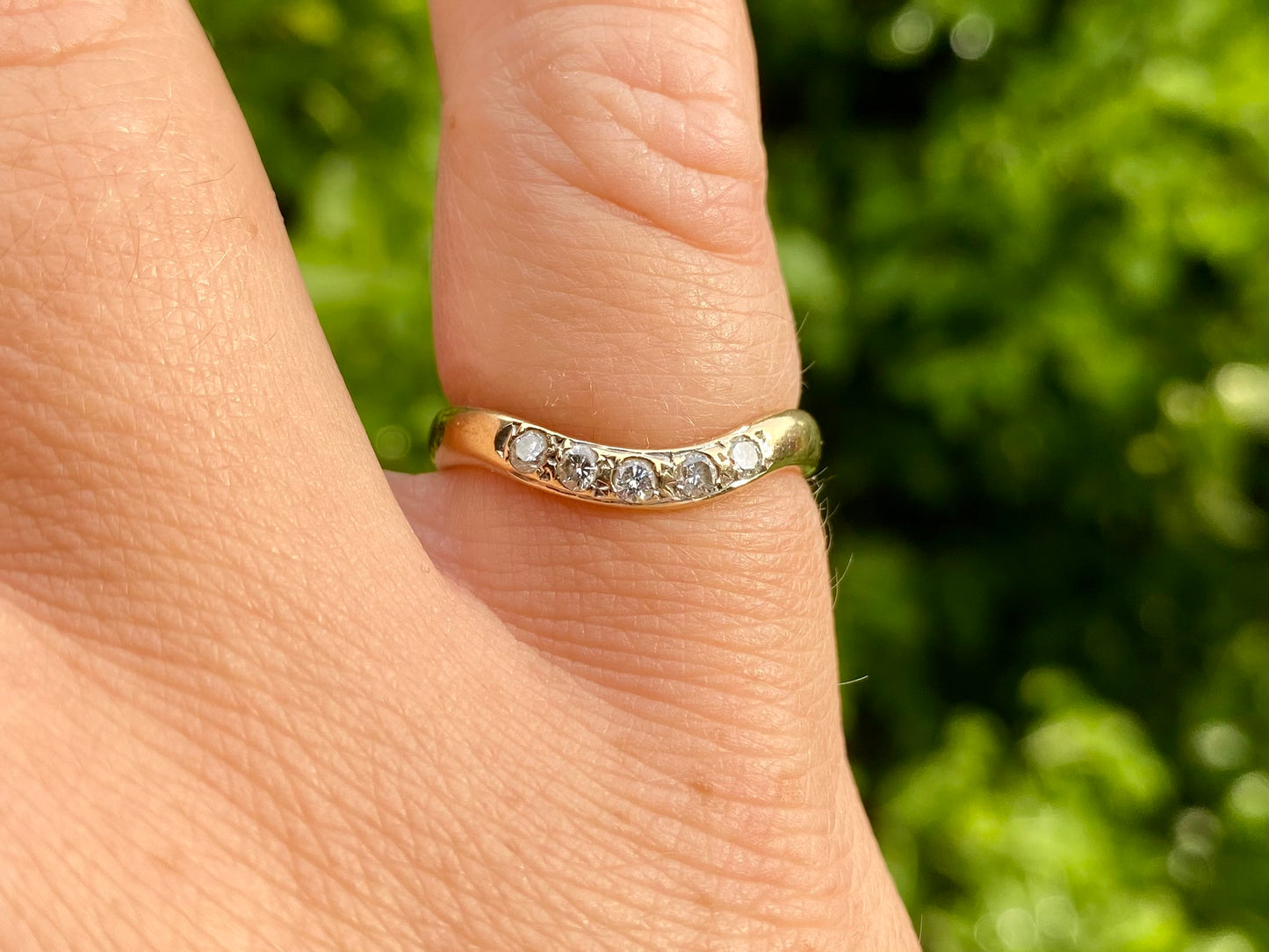 Vintage 9ct Gold Curved Diamond Ring