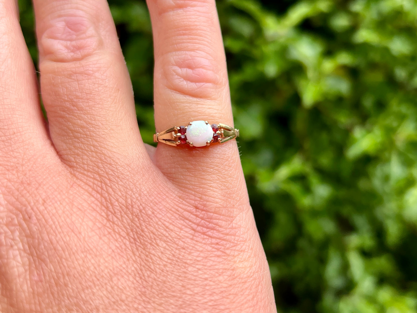 Vintage 9ct Gold Opal & Garnet Ring