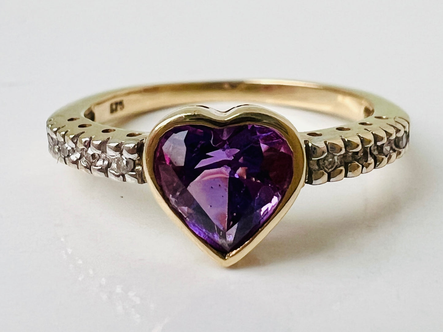 9ct Gold Amethyst & Diamond Ring