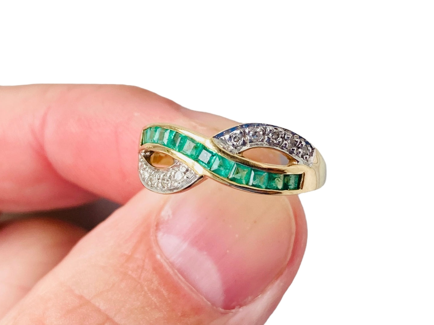 9ct Gold Emerald & Diamond Ring