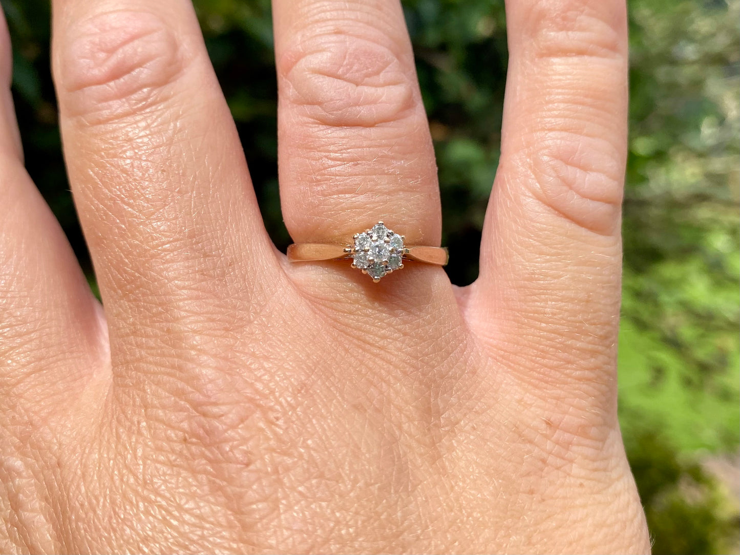 9ct Gold Diamond Daisy Ring