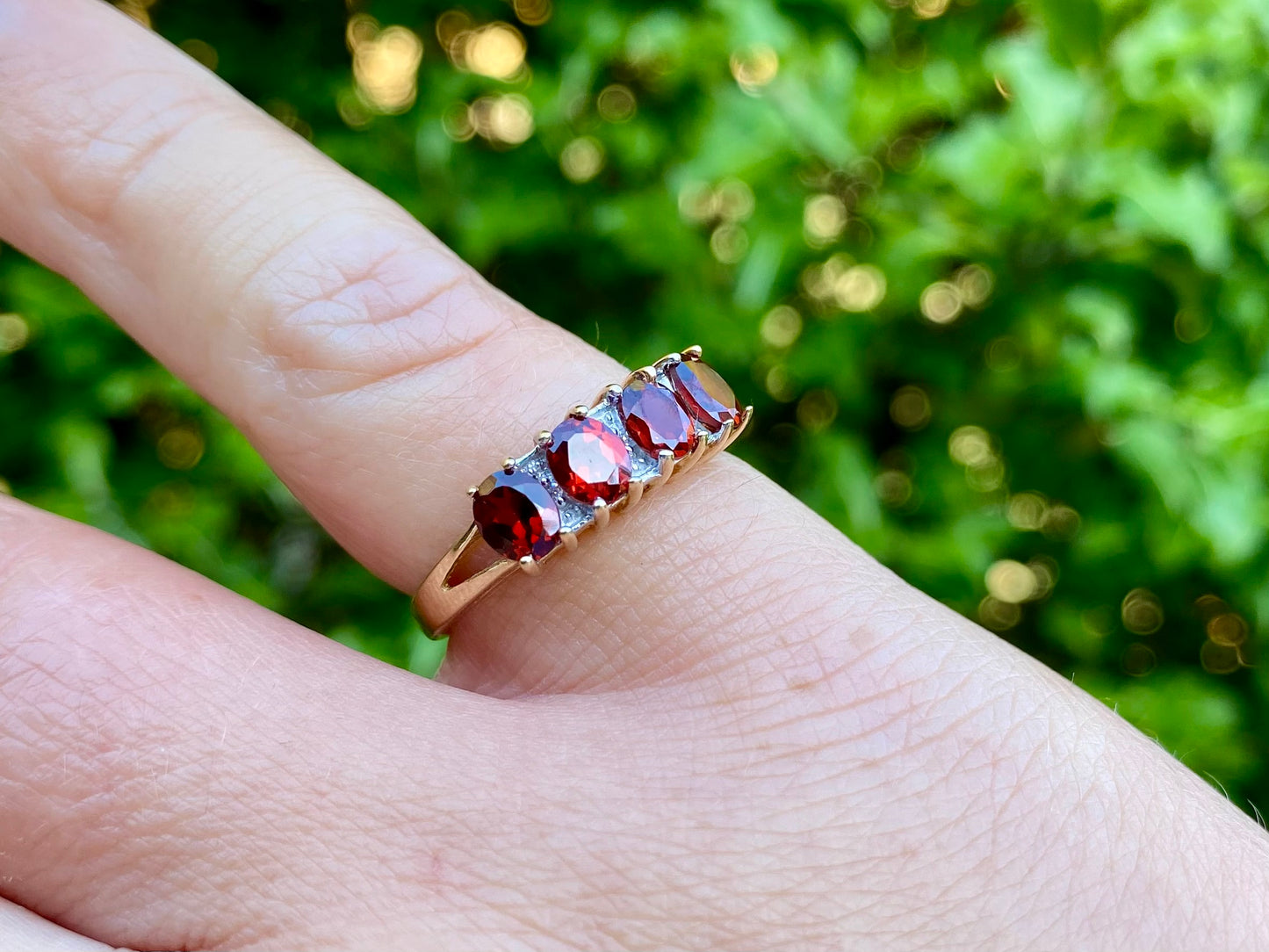 9ct Gold Garnet & Diamond Ring