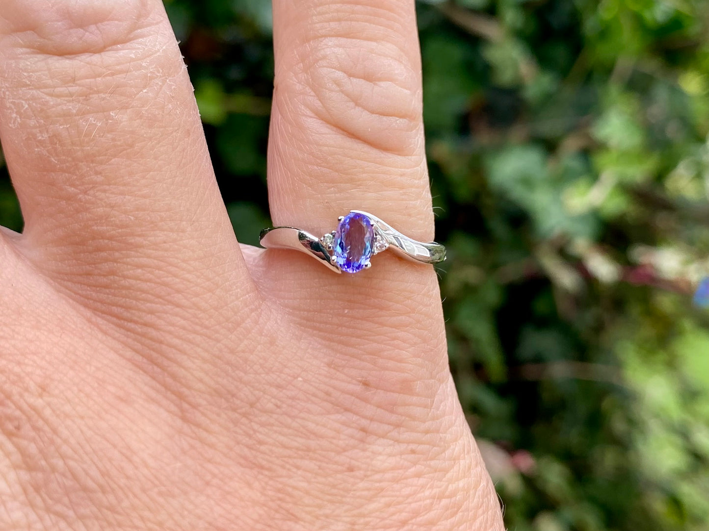 9ct Gold Tanzanite & Diamond Ring
