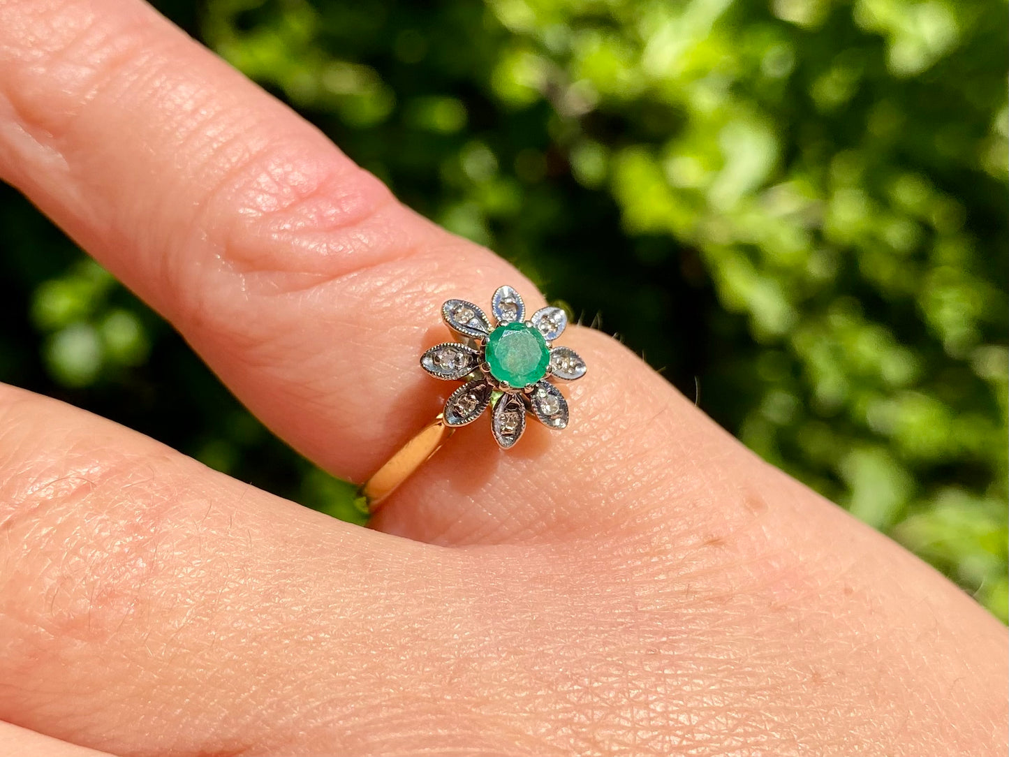 Vintage 18ct Gold Emerald & Diamond Ring