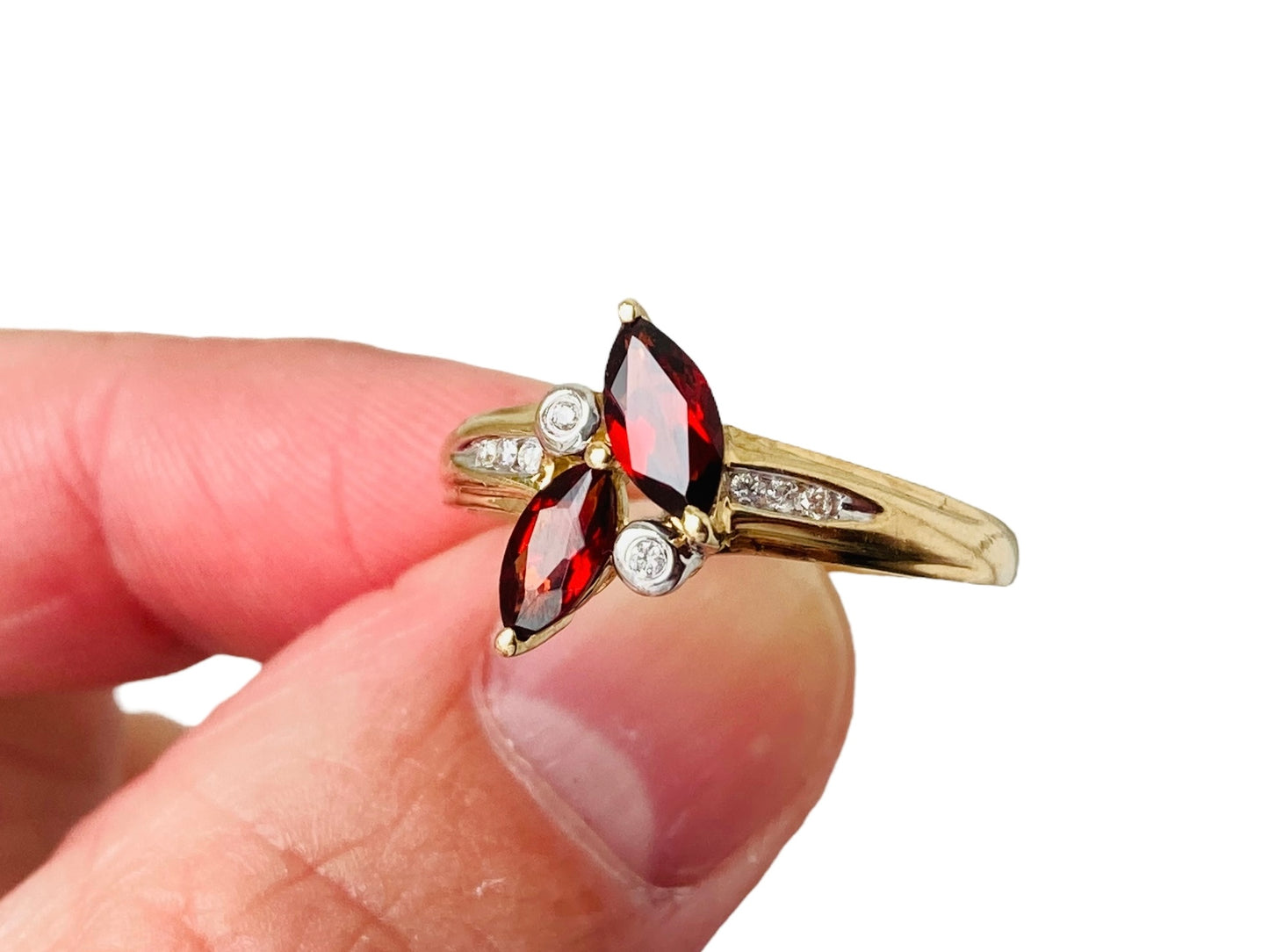9ct Gold Garnet & Diamond Ring