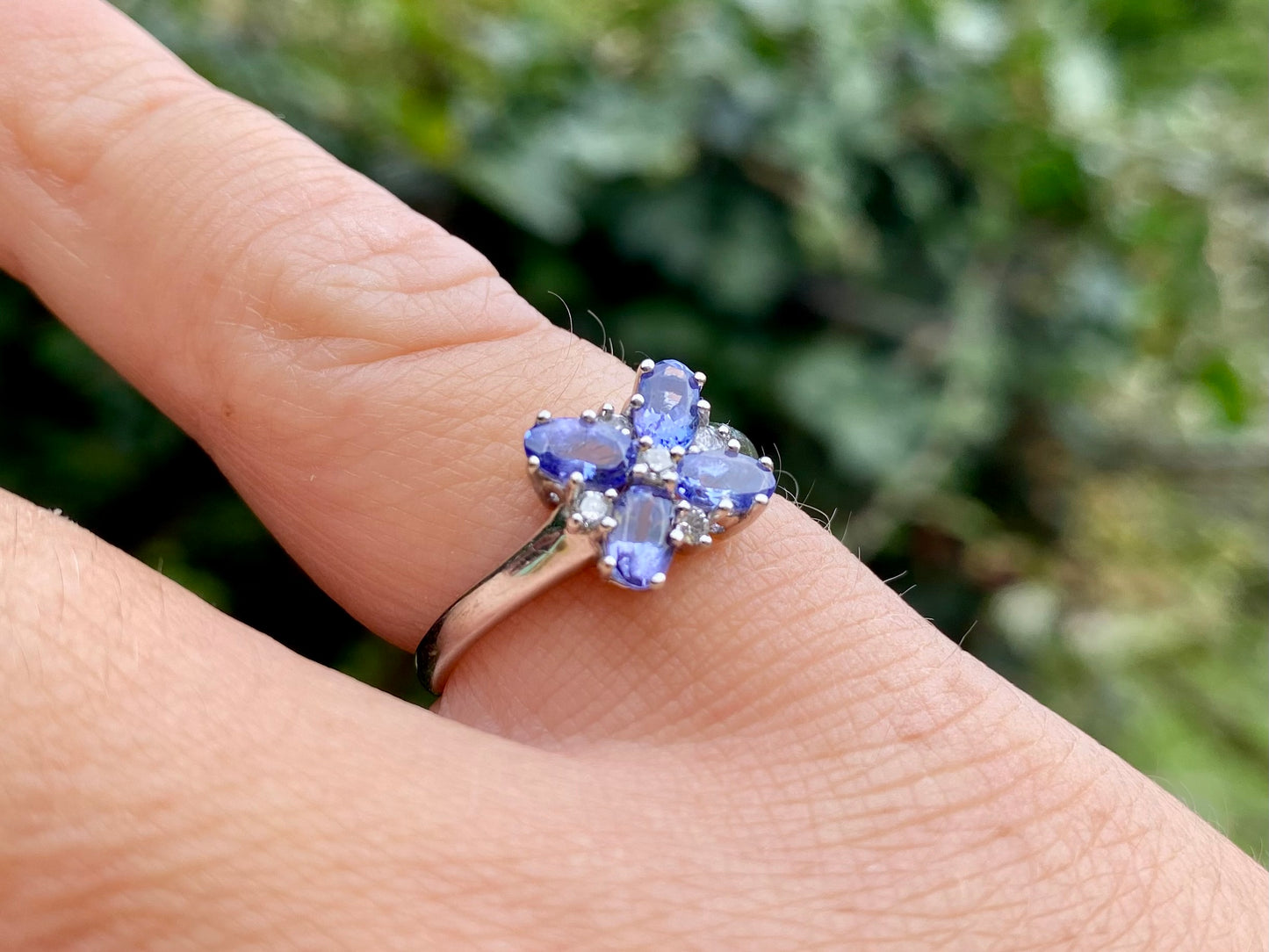 18ct Gold Tanzanite & Diamond Ring